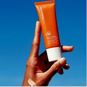 OLEHENRIKSEN Banana Bright Mineral
Face Sunscreen Lotion SPF 30, Vitamin C, 50ML